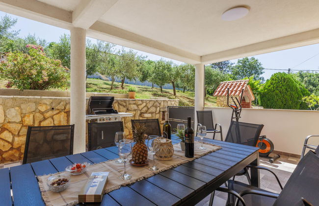 Casa de 7 quartos em Raša com piscina privada e jardim - Foto 18