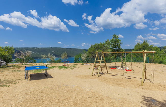 Casa de 7 quartos em Raša com piscina privada e jardim - Foto 21