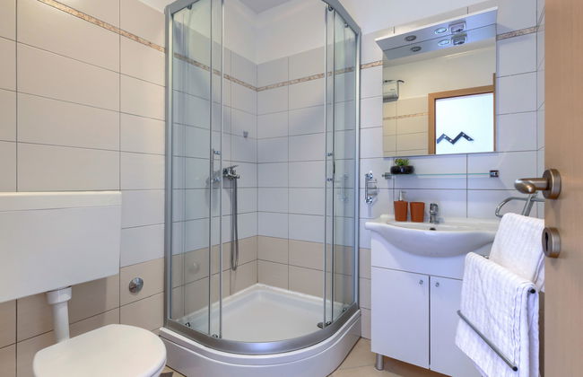 Casa de 7 quartos em Raša com piscina privada e jardim - Foto 41