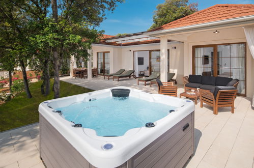 Foto 7 - Casa de 2 quartos em Bale com piscina e terraço