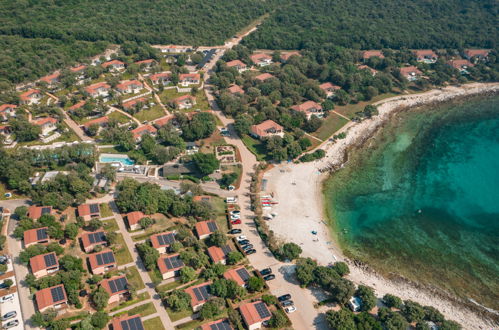 Photo 49 - Maison de 2 chambres à Bale avec piscine et vues à la mer