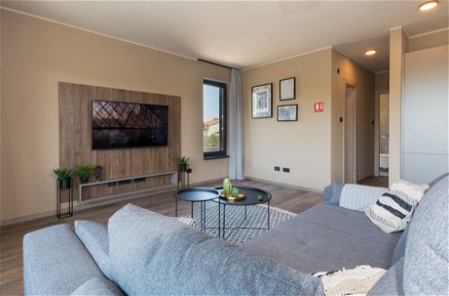 Foto 13 - Appartamento con 2 camere da letto a Brtonigla con terrazza e vista mare