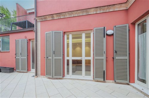 Foto 12 - Appartamento con 1 camera da letto a Viareggio con vista mare