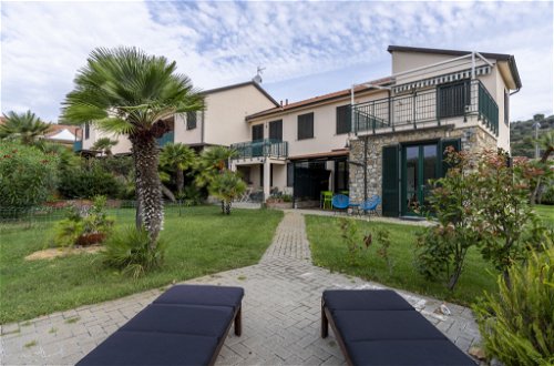 Foto 3 - Apartamento de 2 habitaciones en Cipressa con piscina y vistas al mar