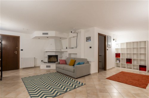 Foto 6 - Appartamento con 2 camere da letto a Cipressa con piscina e vista mare