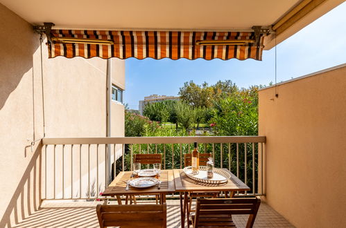 Photo 13 - Apartment in Le Lavandou with terrace and sea view