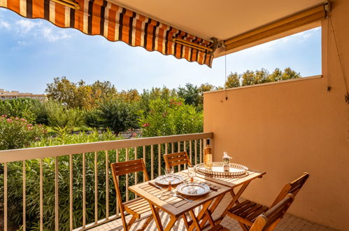 Photo 2 - Apartment in Le Lavandou with terrace and sea view