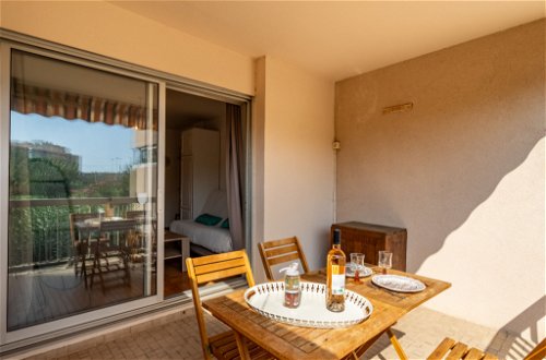 Foto 14 - Apartamento en Le Lavandou con terraza y vistas al mar