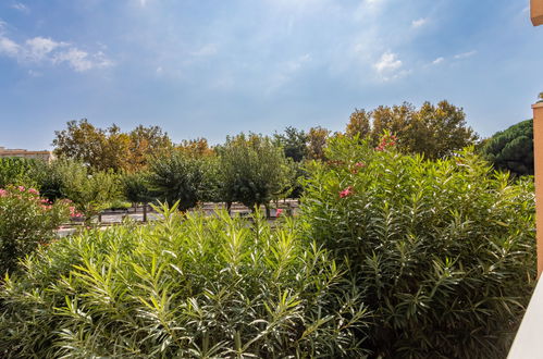 Foto 5 - Appartamento con 1 camera da letto a Le Lavandou con giardino e terrazza