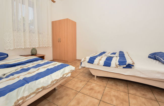 Appartamento con 3 camere da letto a Karlobag con piscina e giardino - Foto 9