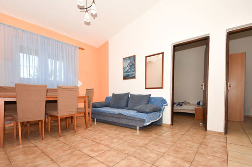 Photo 5 - 2 bedroom Apartment in Karlobag with swimming pool and sea view