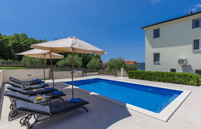 Casa de 4 quartos em Raša com piscina privada e jardim - Foto 18