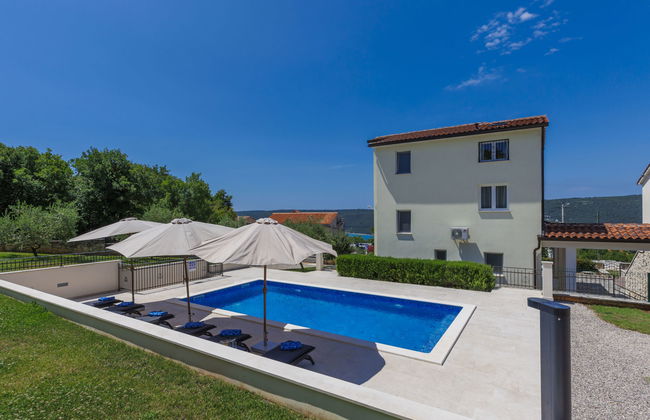 Casa de 4 quartos em Raša com piscina privada e jardim - Foto 16