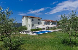 Foto 2 - Casa con 3 camere da letto a Raša con piscina privata e vista mare