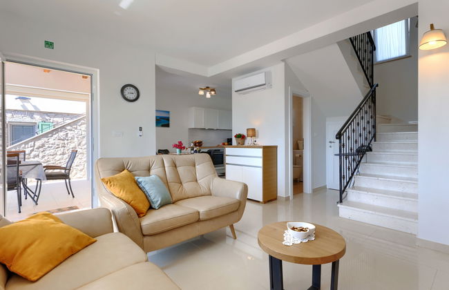 Casa de 4 quartos em Raša com piscina privada e jardim - Foto 8