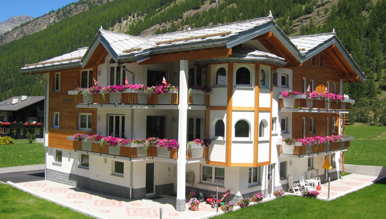 Apartamento de 3 quartos em Saas-Grund com jardim e terraço - Foto 1