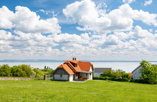 Photo 1 - Maison de 2 chambres à Badacsonytomaj avec vues à la mer