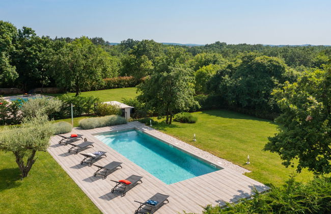Casa de 4 quartos em Tinjan com piscina privada e jardim - Foto 2