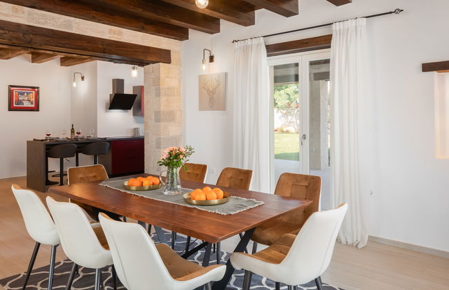 Casa de 4 quartos em Tinjan com piscina privada e jardim - Foto 5