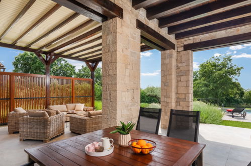 Photo 17 - Maison de 3 chambres à Tinjan avec piscine privée et terrasse