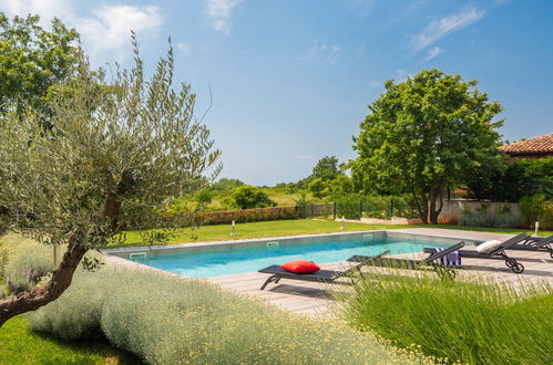 Foto 20 - Casa de 3 quartos em Tinjan com piscina privada e jardim