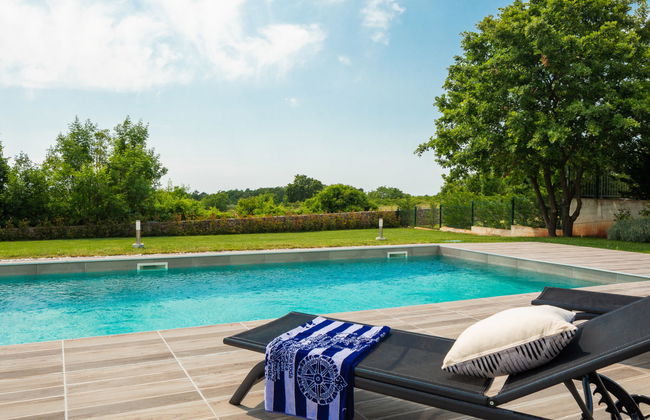 Casa de 4 quartos em Tinjan com piscina privada e jardim - Foto 22