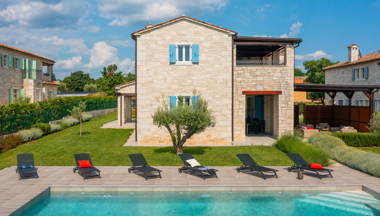 Casa con 4 camere da letto a Tinjan con piscina privata e giardino - Foto 1