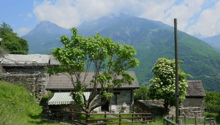 Photo 1 - Maison de 2 chambres à Serravalle avec jardin et vues sur la montagne