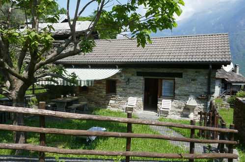 Photo 23 - Maison de 2 chambres à Serravalle avec jardin et vues sur la montagne