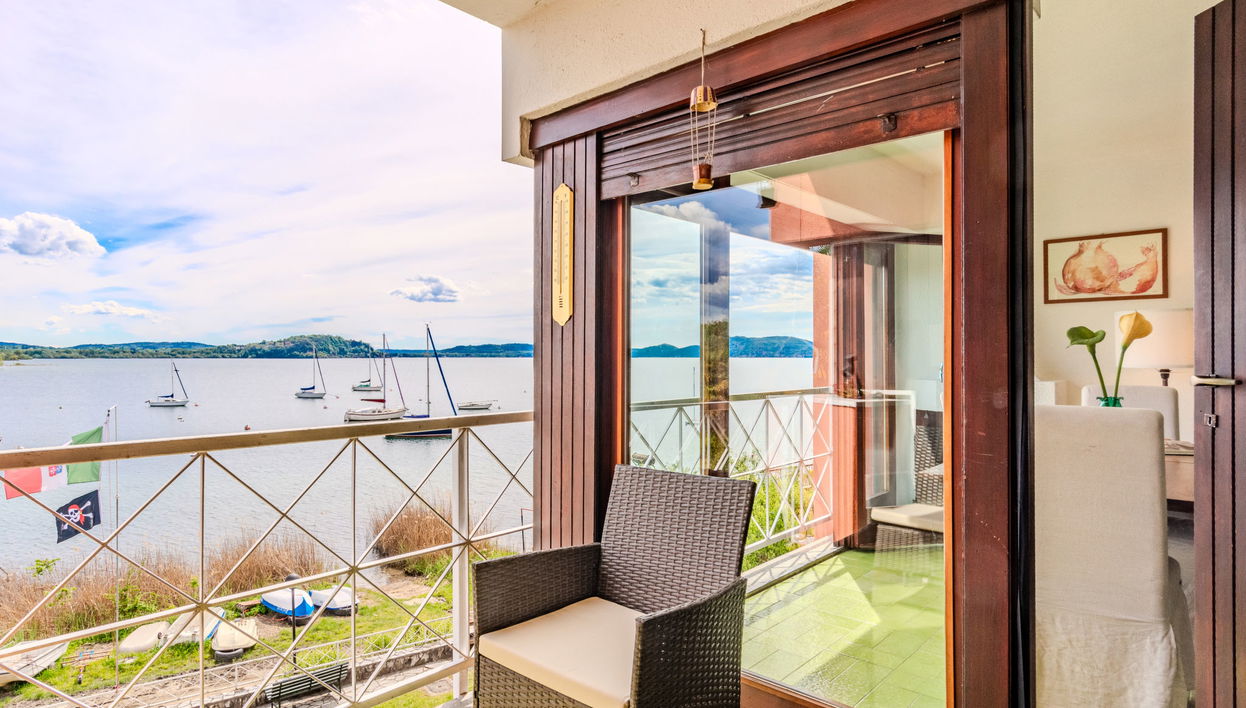 3 bedroom Apartment in Leggiuno with swimming pool and garden - Photo 1