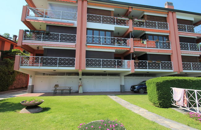 Apartamento de 3 quartos em Leggiuno com piscina e jardim - Foto 2
