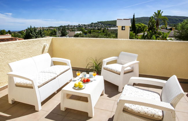 Casa de 4 quartos em Orba com piscina privada e jardim - Foto 24