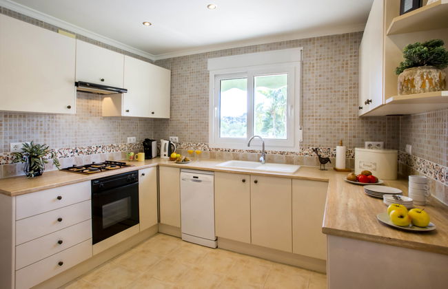 Casa de 4 quartos em Orba com piscina privada e jardim - Foto 4
