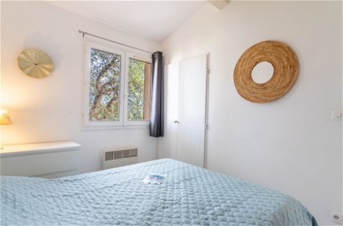 Foto 12 - Appartamento con 1 camera da letto a Cogolin con piscina e vista mare