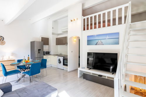 Foto 2 - Apartamento de 1 habitación en Cogolin con piscina y vistas al mar