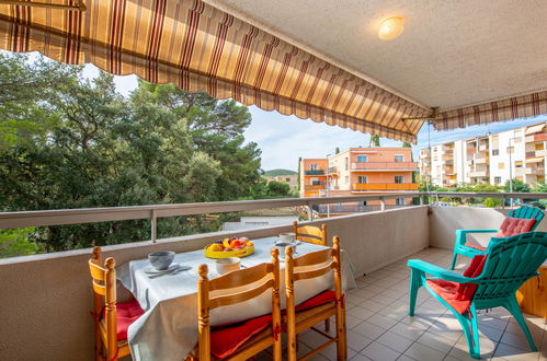 Photo 1 - Appartement de 2 chambres à Cavalaire-sur-Mer avec terrasse et vues à la mer