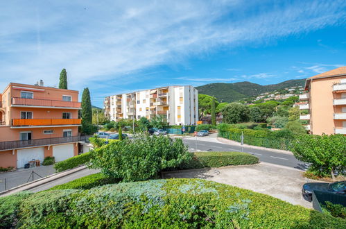 Photo 2 - Appartement de 2 chambres à Cavalaire-sur-Mer avec terrasse et vues à la mer