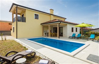 Foto 1 - Casa de 3 quartos em Buje com piscina privada e terraço