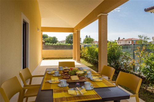 Photo 30 - Maison de 3 chambres à Buje avec piscine privée et terrasse
