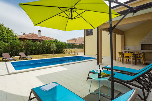 Foto 33 - Casa de 3 quartos em Buje com piscina privada e terraço