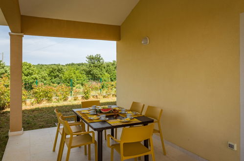 Photo 31 - Maison de 3 chambres à Buje avec piscine privée et terrasse