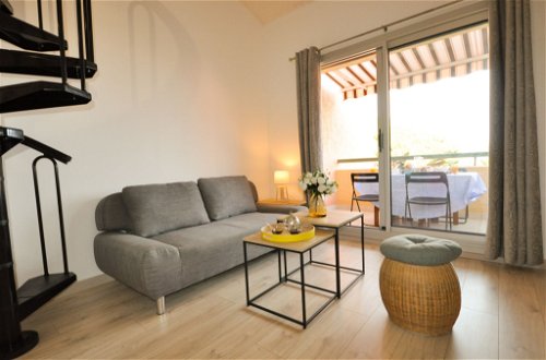 Foto 4 - Apartamento de 1 habitación en Cavalaire-sur-Mer con piscina y vistas al mar