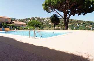 Photo 3 - Appartement de 1 chambre à Cavalaire-sur-Mer avec piscine et vues à la mer