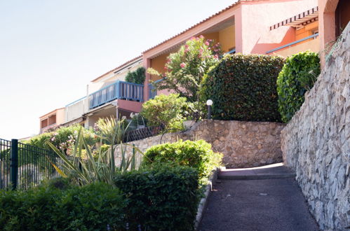 Foto 33 - Apartamento de 1 quarto em Cavalaire-sur-Mer com piscina e vistas do mar
