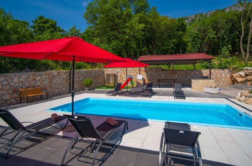 Photo 25 - Maison de 2 chambres à Vinodolska Općina avec piscine privée et terrasse