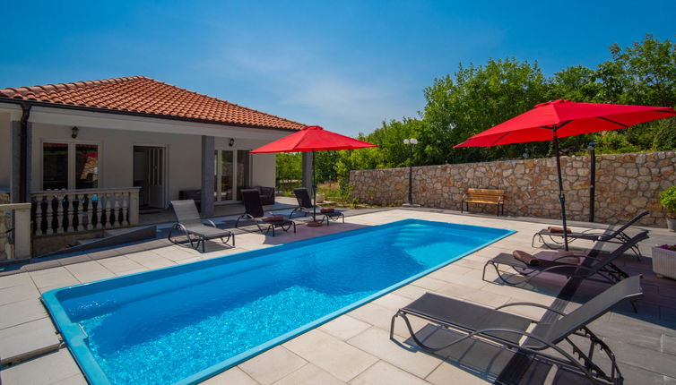 Photo 1 - Maison de 2 chambres à Vinodolska Općina avec piscine privée et terrasse