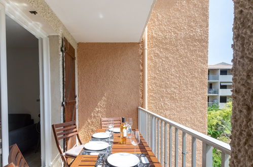 Photo 1 - Apartment in Saint-Cyr-sur-Mer with terrace and sea view