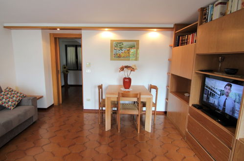 Photo 7 - 2 bedroom Apartment in Maccagno con Pino e Veddasca with garden and mountain view