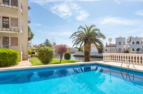 Photo 17 - 2 bedroom Apartment in Castelló d'Empúries with swimming pool and sea view