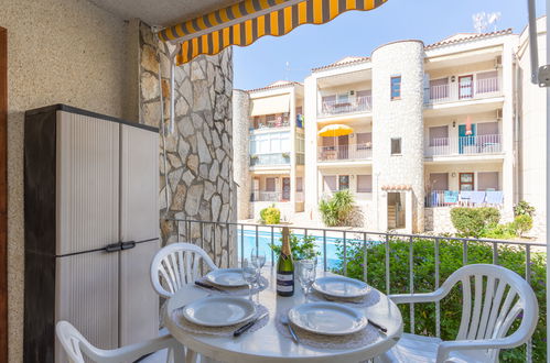 Foto 13 - Appartamento con 2 camere da letto a Castelló d'Empúries con piscina e vista mare